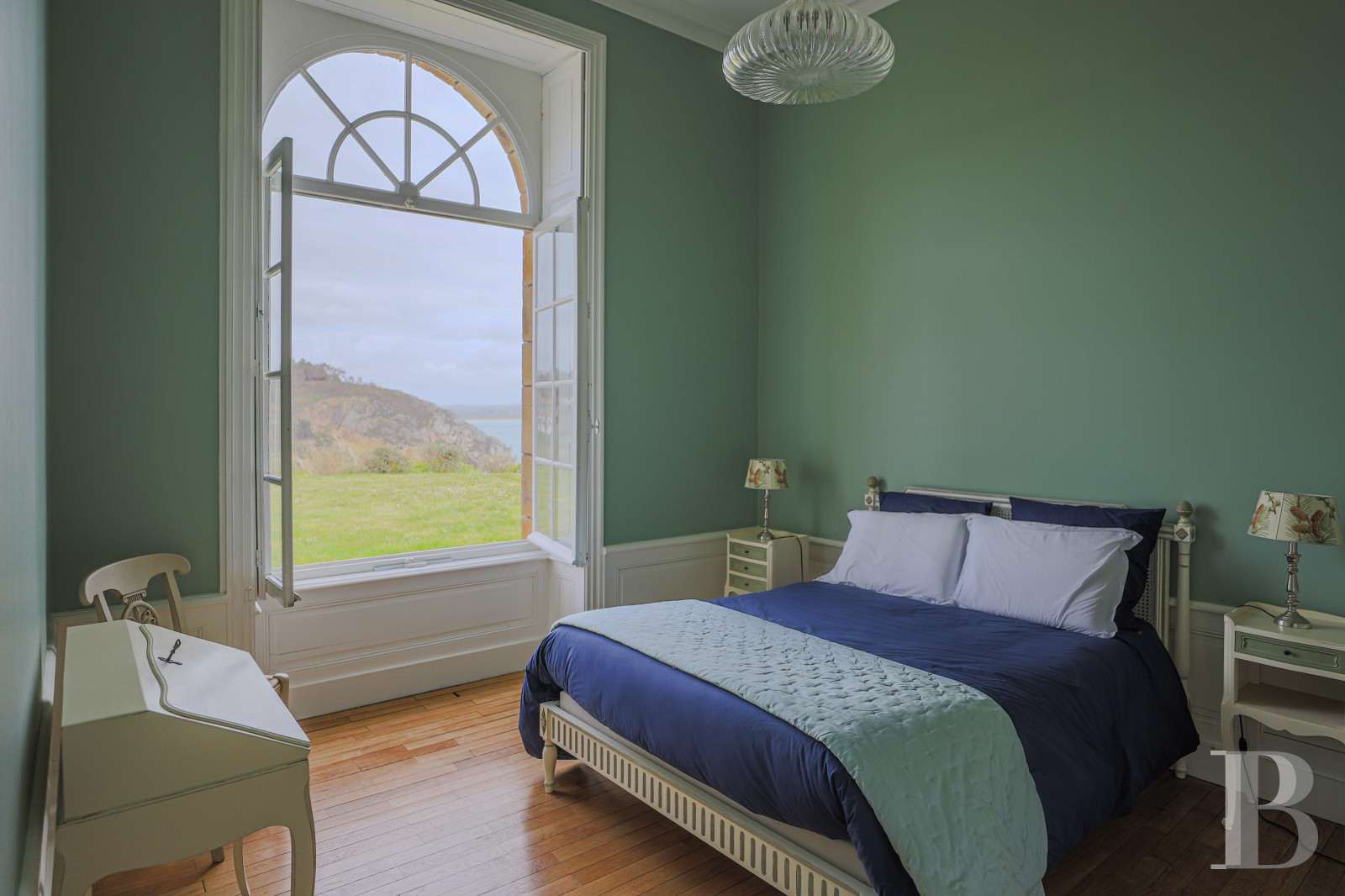 An early 19th century manor house overlooking the Bay of Douarnenez on the Crozon peninsula in Finistère - photo  n°35